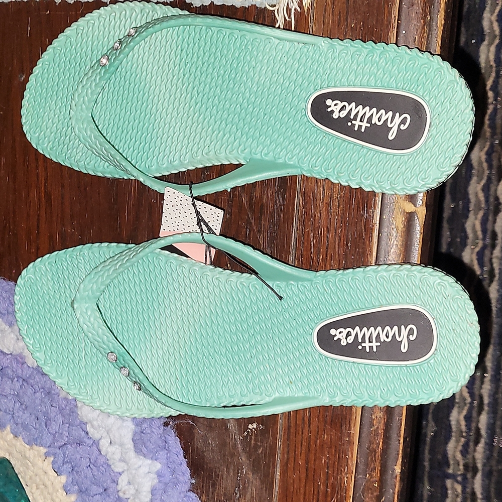 Flip flops  size 11  chatting new